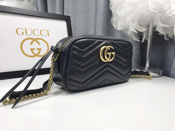 激安グッチバッグコピー背面デザイン